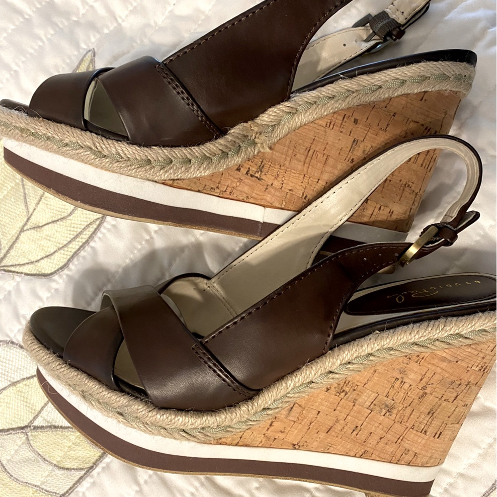 SZ 9 Studio Paola brown Candace Wedges EUC